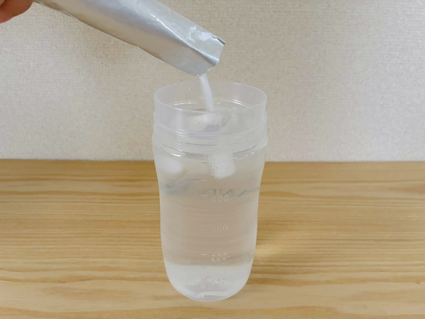 粉を入れる