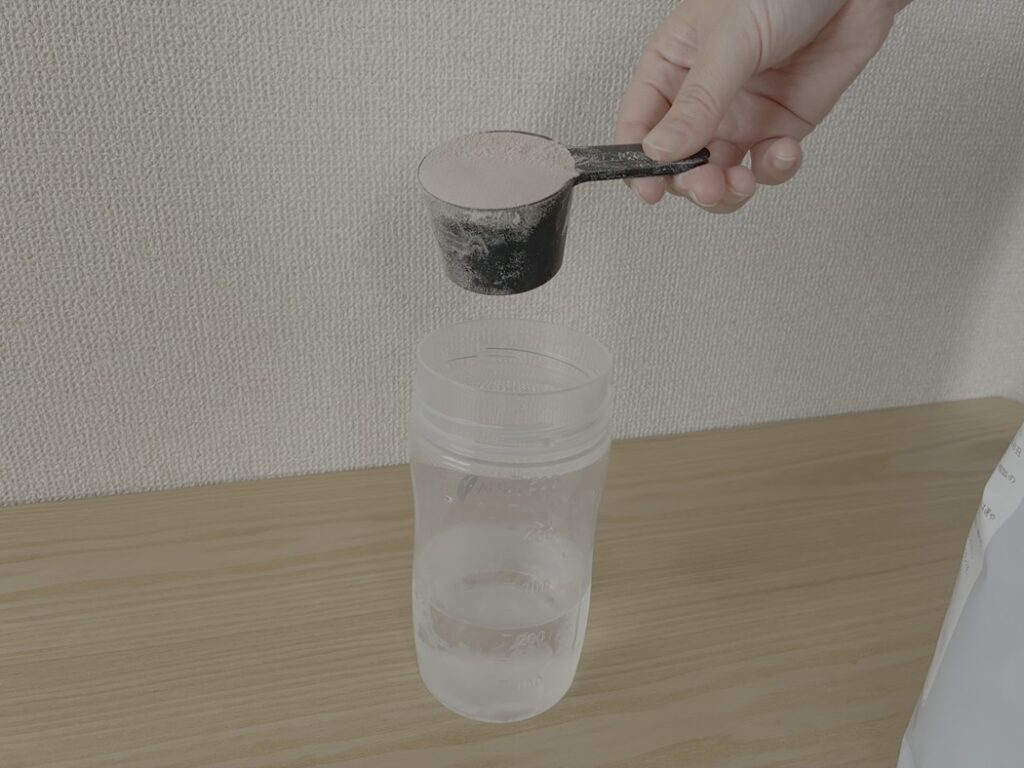 粉を入れる